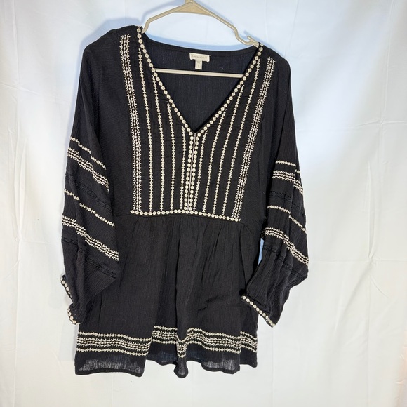 Garnet Hill Tops - Garnet Hill Large Black Top with White Embroidery